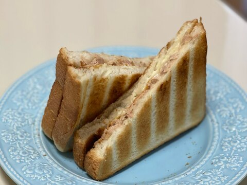 【超簡単】チーズとツナのホットサンドイッチ